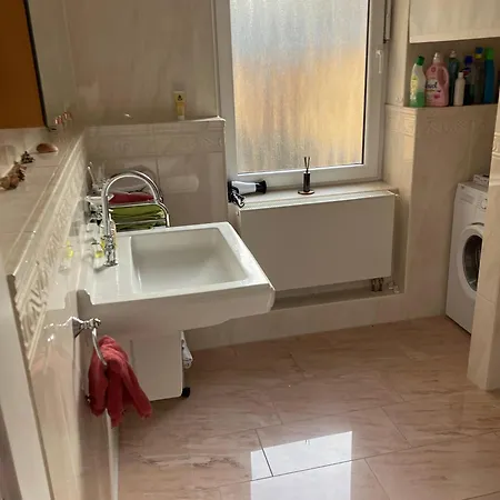 3 Altbau In Der List, Daire