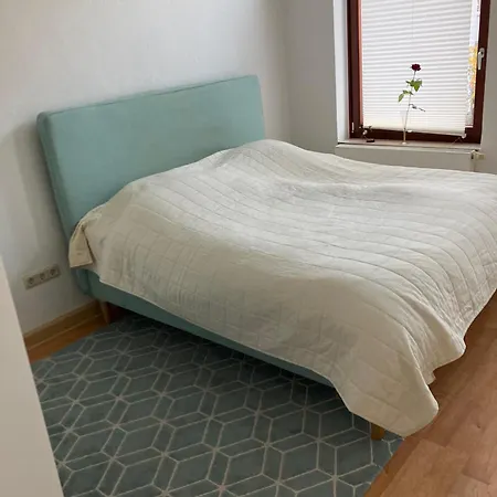 3 Altbau In Der List, Daire *