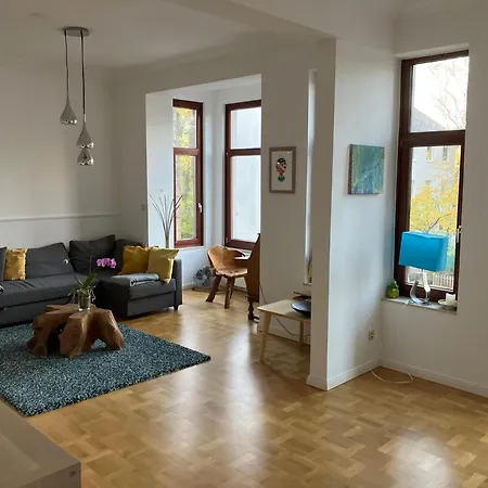 3 Altbau In Der List, Daire